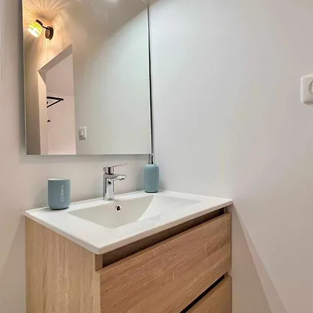 Charme 4 Avec Salle D'eau, Confort Moderne - Fr-1-584-368 * Haroue