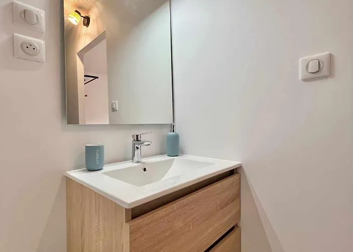 Charme 4 Avec Salle D'eau, Confort Moderne - Fr-1-584-368 * Haroue